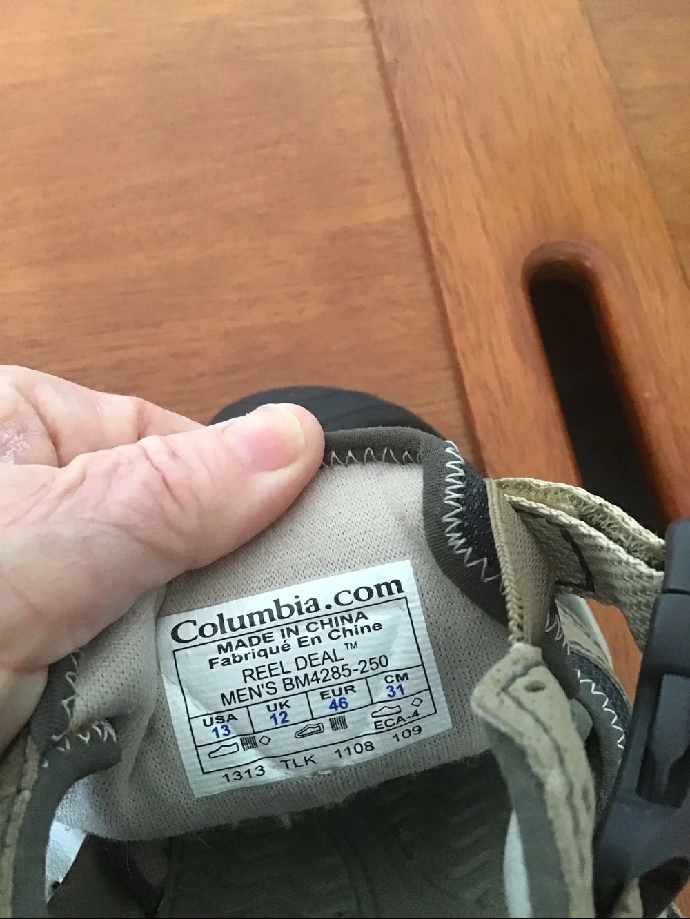 Columbia Omni Grip Mens sandals size 13 tan
